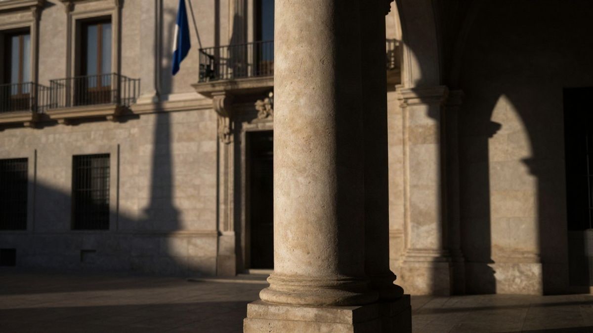 Illustrative image: facade of a stone institutional building with long shadows at sunset
